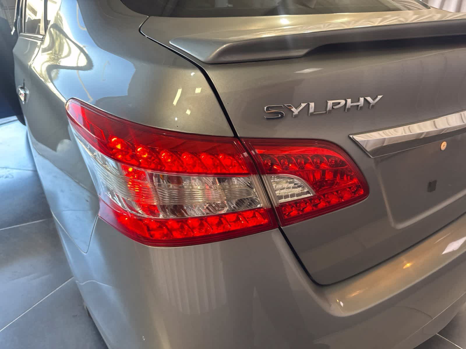 Used 2013 Nissan Sentra SR w/ Driver Pkg FWD image 11