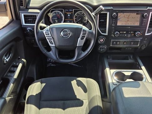 Used 2019 Nissan Titan SV w/ SV Convenience Package image 11