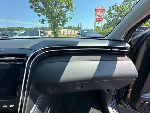 Used 2022 Hyundai Tucson Limited FWD image 16