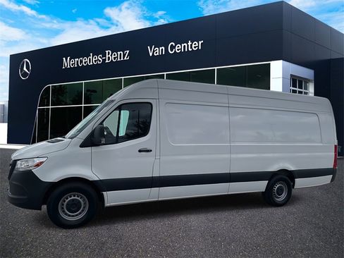 Used 2021 Mercedes-Benz Sprinter 2500 image 6