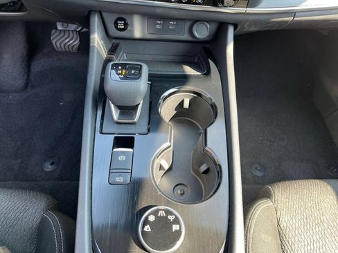 Used 2025 Nissan Rogue SV AWD/4WD image 43