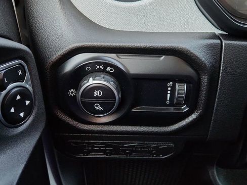 Used 2025 Jeep Gladiator Nighthawk image 14