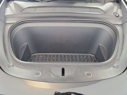 Used 2024 Tesla Model Y Long Range RWD image 10