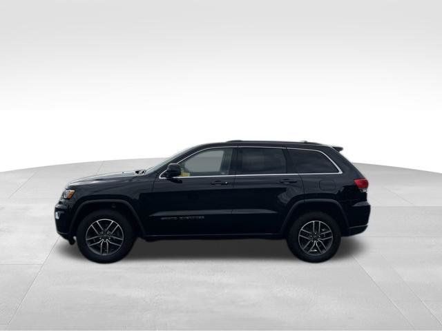 Used 2019 Jeep Grand Cherokee Laredo w/ Security & Convenience Group AWD/4WD image 2