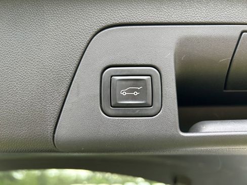 Used 2023 Buick Envision Essence FWD image 46