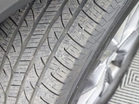 Used 2023 Nissan Rogue S image 57