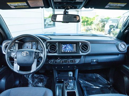 Used 2017 Toyota Tacoma TRD Off-Road w/ Tow Package (A/T) AWD/4WD image 16