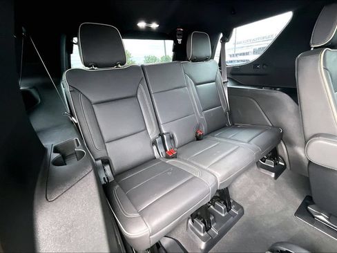 Used 2023 Chevrolet Tahoe Premier w/ Premium Package RWD image 28