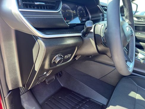 Used 2023 Jeep Grand Cherokee L Laredo AWD/4WD image 14