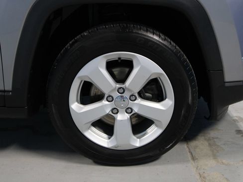Used 2019 Jeep Compass Latitude FWD image 34