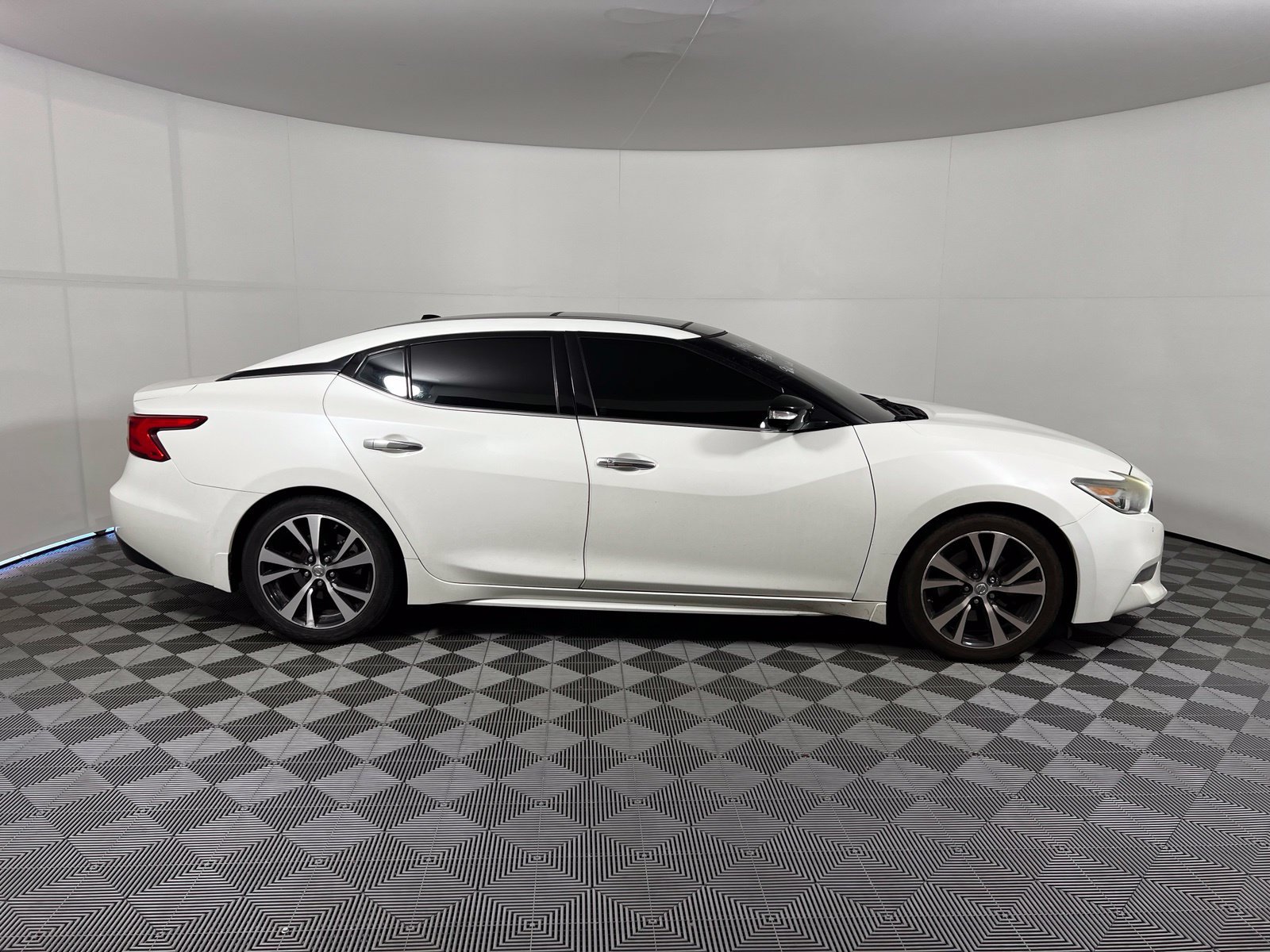 Used 2018 Nissan Maxima Platinum FWD image 4