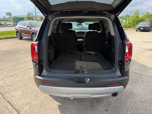 Used 2021 GMC Acadia SLE FWD image 4