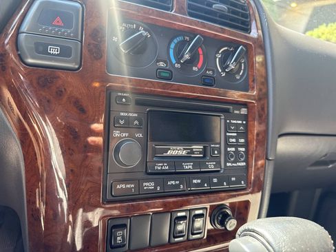 Used 1999 Nissan Pathfinder LE AWD/4WD image 28