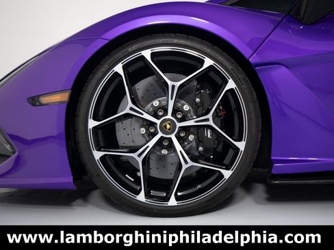 Used 2024 Lamborghini Revuelto Base image 9