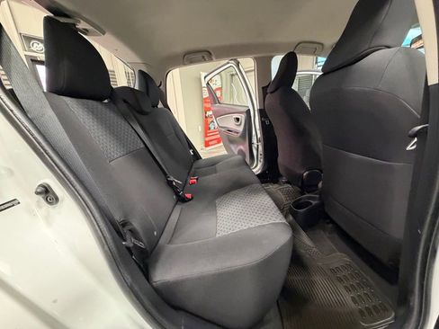 Used 2017 Toyota Yaris L image 41