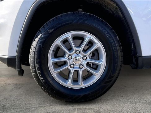 Used 2019 Jeep Grand Cherokee Laredo w/ Security & Convenience Group image 8