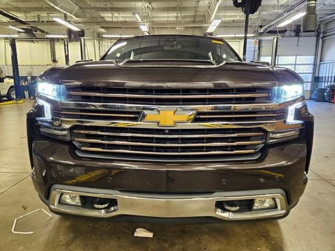 Used 2019 Chevrolet Silverado 1500 High Country w/ Technology Package image 2