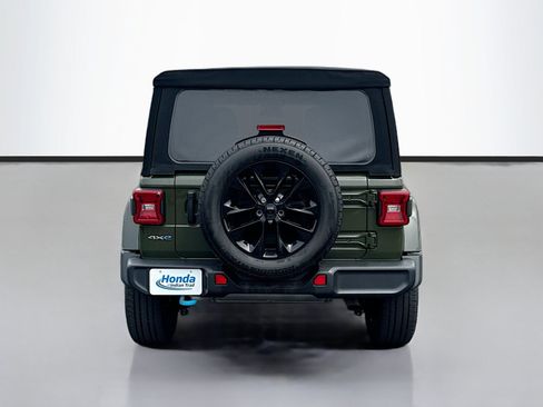 Used 2024 Jeep Wrangler Unlimited Sahara w/ Technology Group AWD/4WD image 6