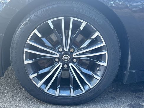 Used 2017 Nissan Maxima Platinum image 27