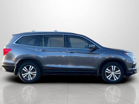 Used 2017 Honda Pilot EX image 3