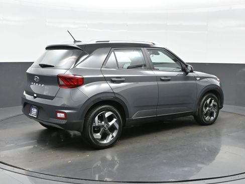 Certified 2025 Hyundai Venue Limited image 6