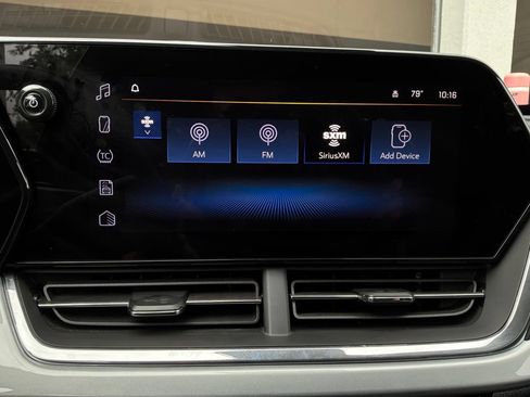 Used 2025 Chevrolet Trax LT w/ LT Convenience Package FWD image 30