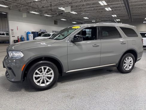Used 2024 Dodge Durango SXT image 3