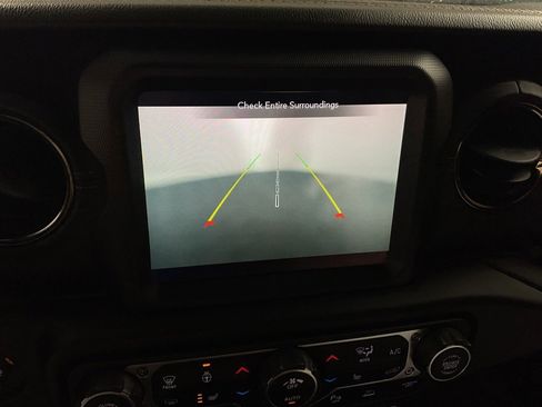 Used 2021 Jeep Wrangler Unlimited Sahara image 4