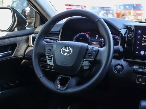Used 2025 Toyota Camry XLE FWD image 14