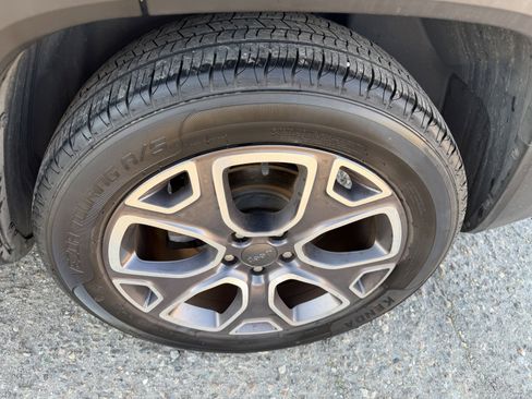 Used 2016 Jeep Renegade Limited image 25