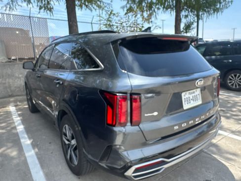 Used 2021 Kia Sorento S w/ Panoramic Sunroof Package FWD image 4