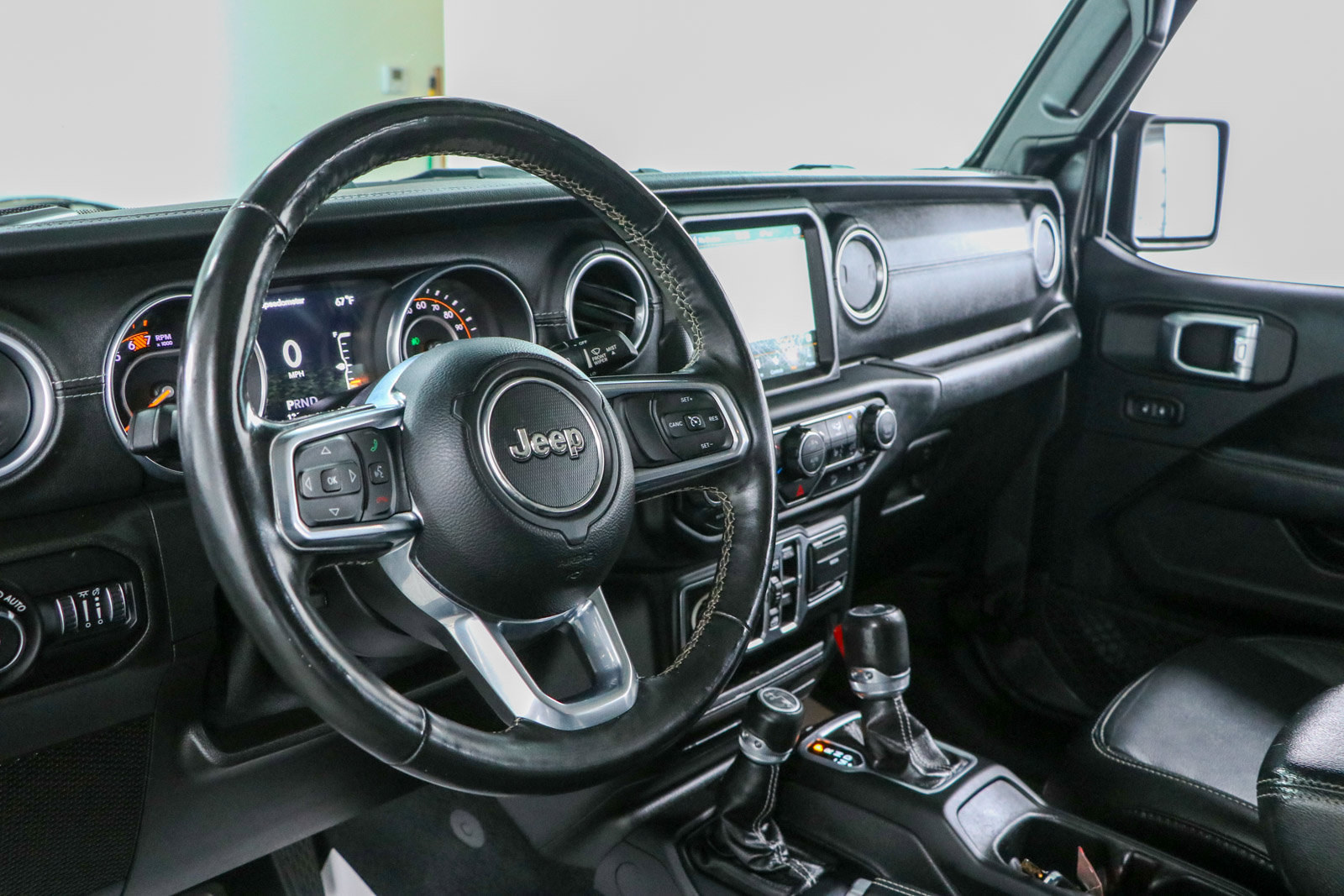 Used 2018 Jeep Wrangler Unlimited Sahara AWD/4WD image 23