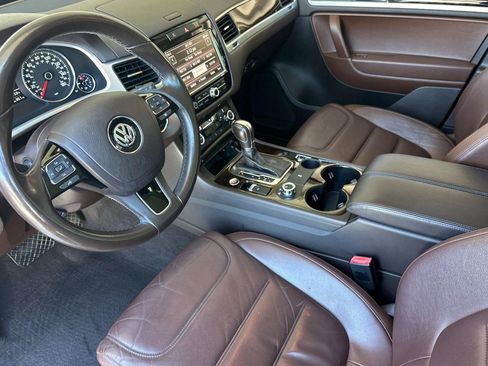 Used 2013 Volkswagen Touareg Executive AWD/4WD image 4