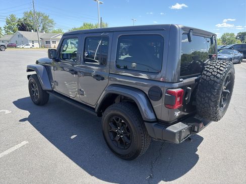 Used 2019 Jeep Wrangler Unlimited Sahara w/ Quick Order Package 24M Moab AWD/4WD image 6