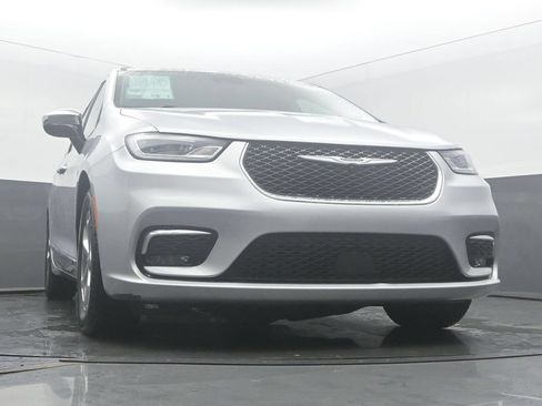 Used 2023 Chrysler Pacifica Limited FWD image 51