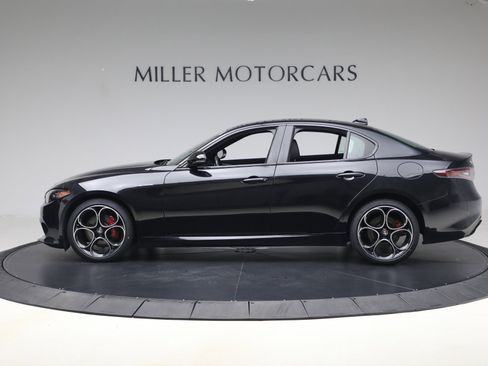 Used 2024 Alfa Romeo Giulia Veloce image 3