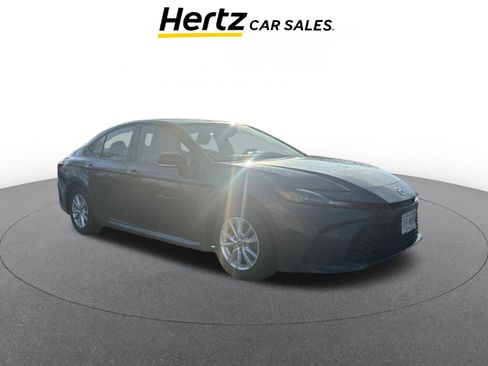Used 2025 Toyota Camry LE image 1
