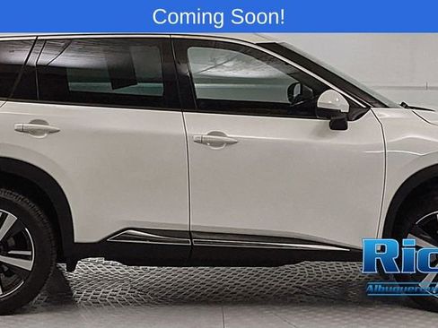 Used 2022 Nissan Rogue Platinum w/ Head-Up Display Package AWD/4WD image 2