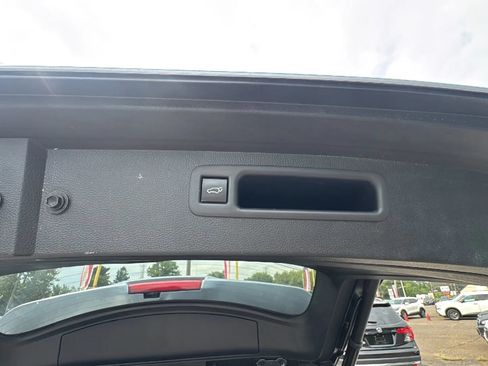 Used 2021 Toyota Highlander XLE AWD/4WD image 21