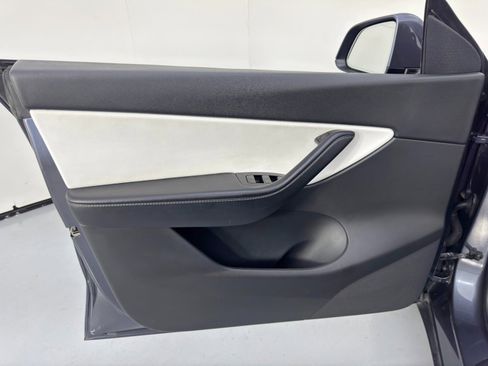 Used 2021 Tesla Model Y Performance image 43