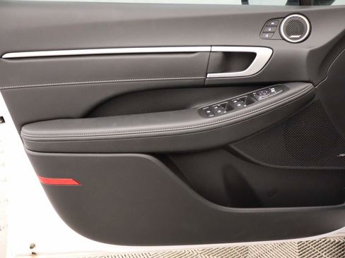 Used 2025 Hyundai Sonata Limited image 17