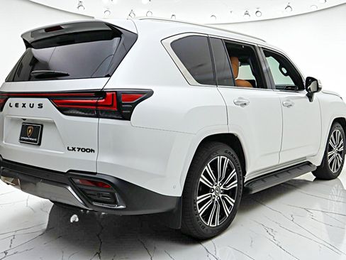Used 2025 Lexus LX 700h Luxury AWD/4WD image 11