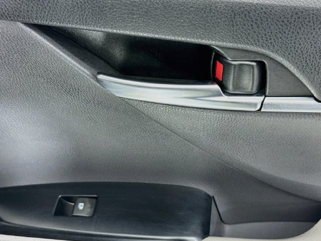 Used 2018 Toyota Camry LE FWD image 27