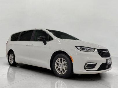 Used 2024 Chrysler Pacifica Touring-L