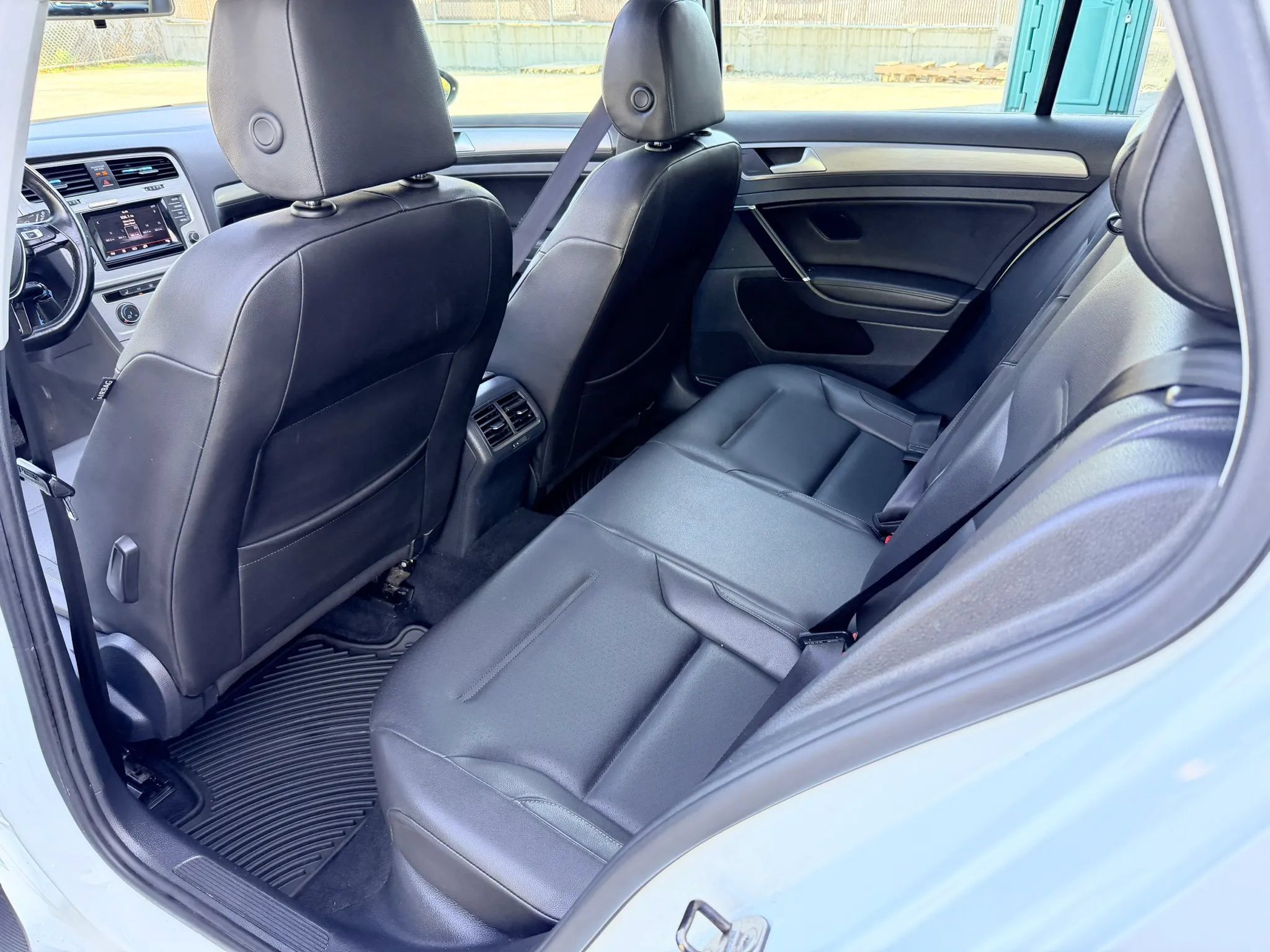 Used 2015 Volkswagen Golf SE FWD image 10
