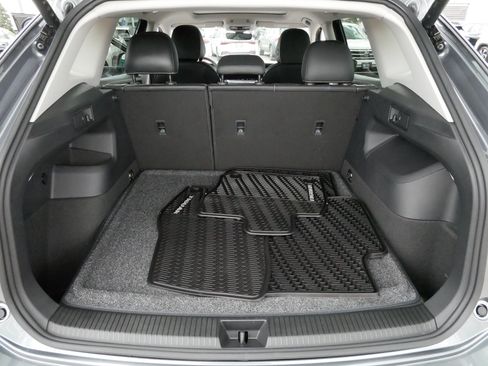 Used 2025 Volkswagen Tiguan SE w/ Panoramic Sunroof Package AWD/4WD image 18