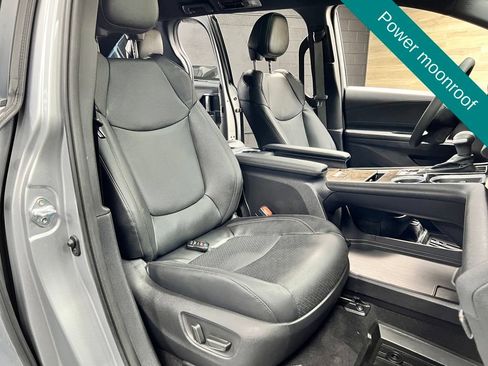 Used 2025 Toyota Sienna Platinum AWD/4WD image 8