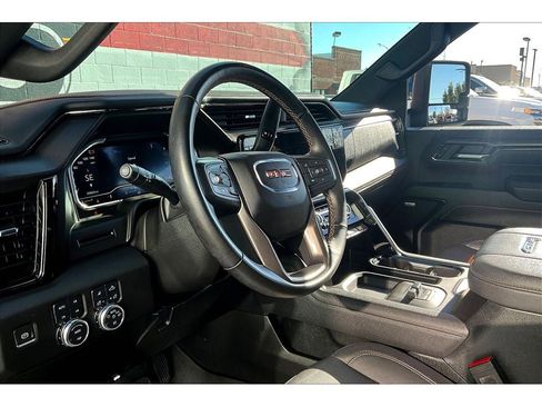 Used 2024 GMC Sierra 2500 AT4 image 14