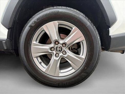 Used 2024 Toyota RAV4 XLE AWD/4WD image 9