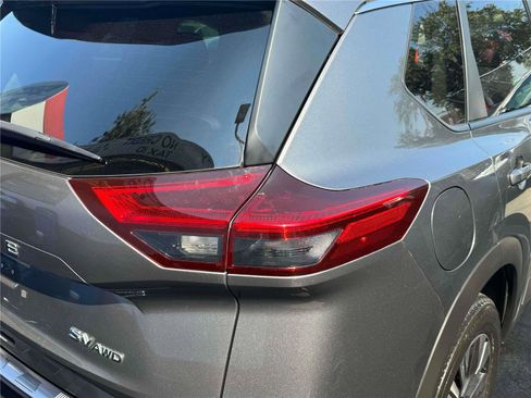 Used 2023 Nissan Rogue SV image 11